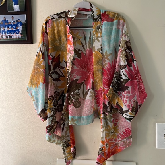 SHAWL ONLY: Floral shawl! - Picture 3 of 5